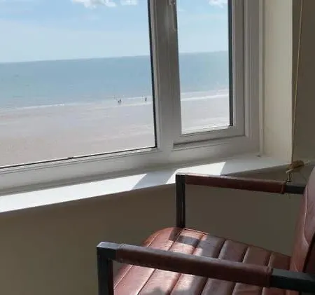 Apartment Sea View - Beautiful With Stunning Views Right Across The Sea