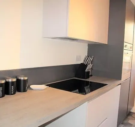 Sea View - Beautiful With Stunning Views Right Across The Sea Apartment *