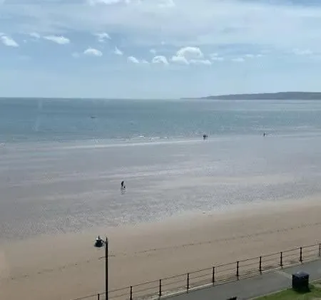 Sea View - Beautiful With Stunning Views Right Across The Sea Apartment