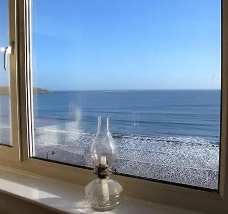 Apartment Sea View - Beautiful With Stunning Views Right Across The Sea *