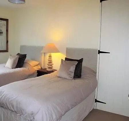 Sea View - Beautiful With Stunning Views Right Across The Sea